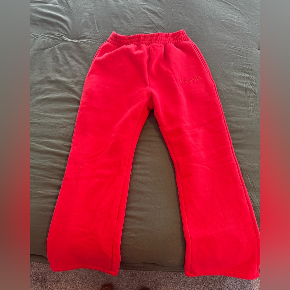 Comfrt | Minimalist Straight Leg Sweatpants
